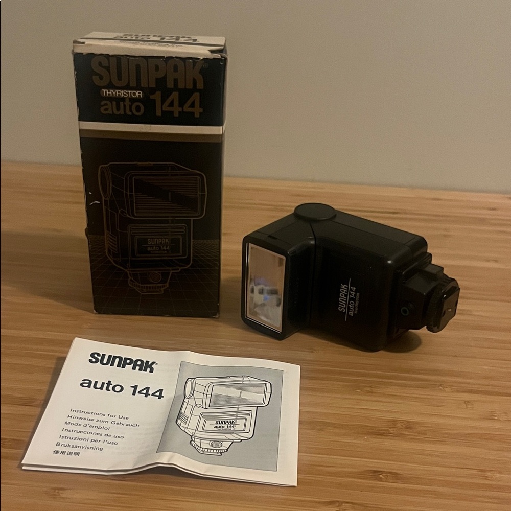 Auto 144 Black Camera Flash